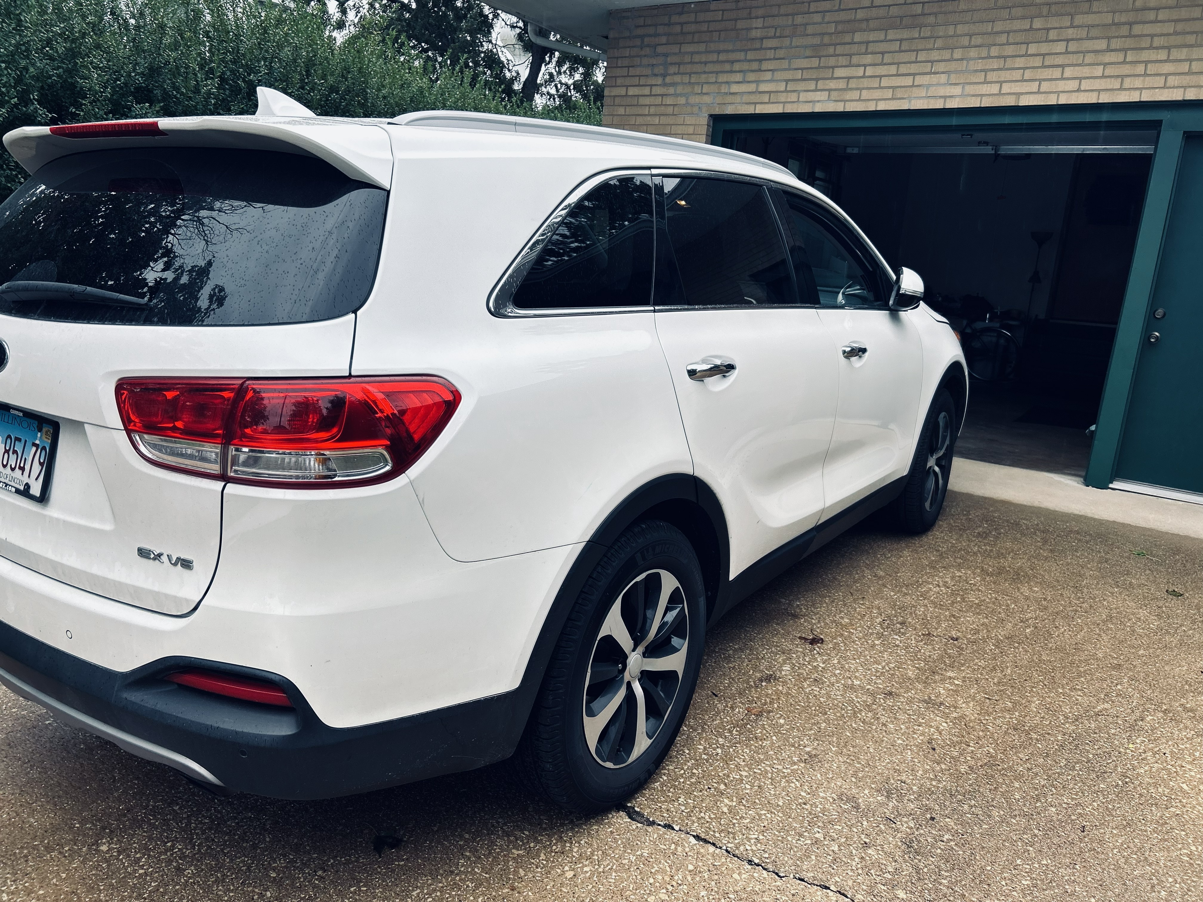 Used 2017 Kia Sorento EX FWD image 2