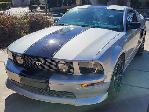 Used 2005 Ford Mustang GT Premium image 4