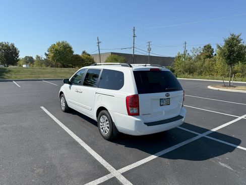 Used 2014 Kia Sedona LX image 8