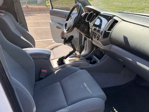 Used 2011 Toyota Tacoma 4x4 Double Cab w/ TRD Off-Road Pkg image 16