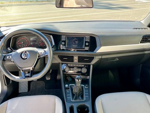 Used 2021 Volkswagen Jetta R-Line image 5