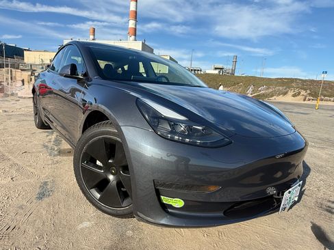 Used 2023 Tesla Model 3 Standard Range RWD image 5