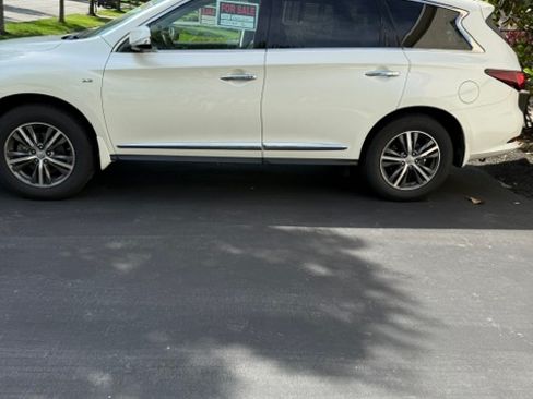 Used 2019 INFINITI QX60 Luxe w/ Essential Package AWD/4WD image 2