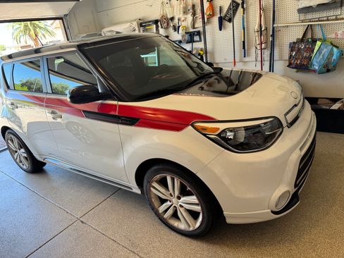 Used 2016 Kia Soul + w/ Soulful Package FWD image 1