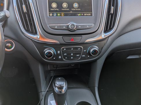 Used 2019 Chevrolet Equinox LT w/ Driver Convenience Package image 11