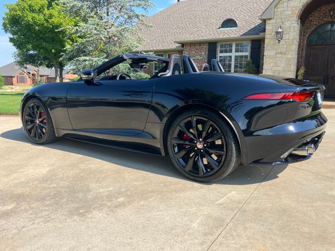 Used 2022 Jaguar F-TYPE R image 16