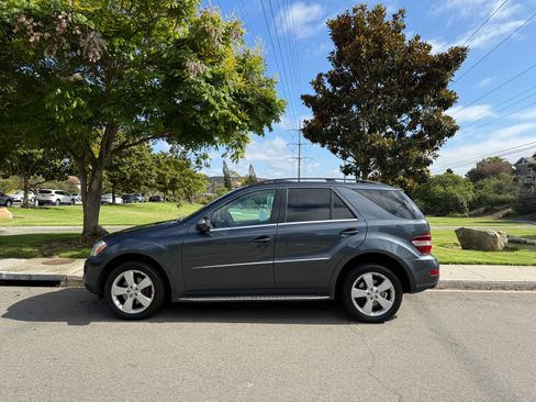Used 2010 Mercedes-Benz ML 350 2WD image 12