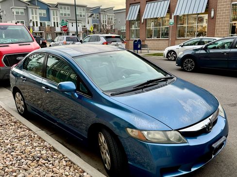 Used 2010 Honda Civic LX image 2