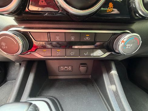 Used 2023 Nissan Sentra SV FWD image 11