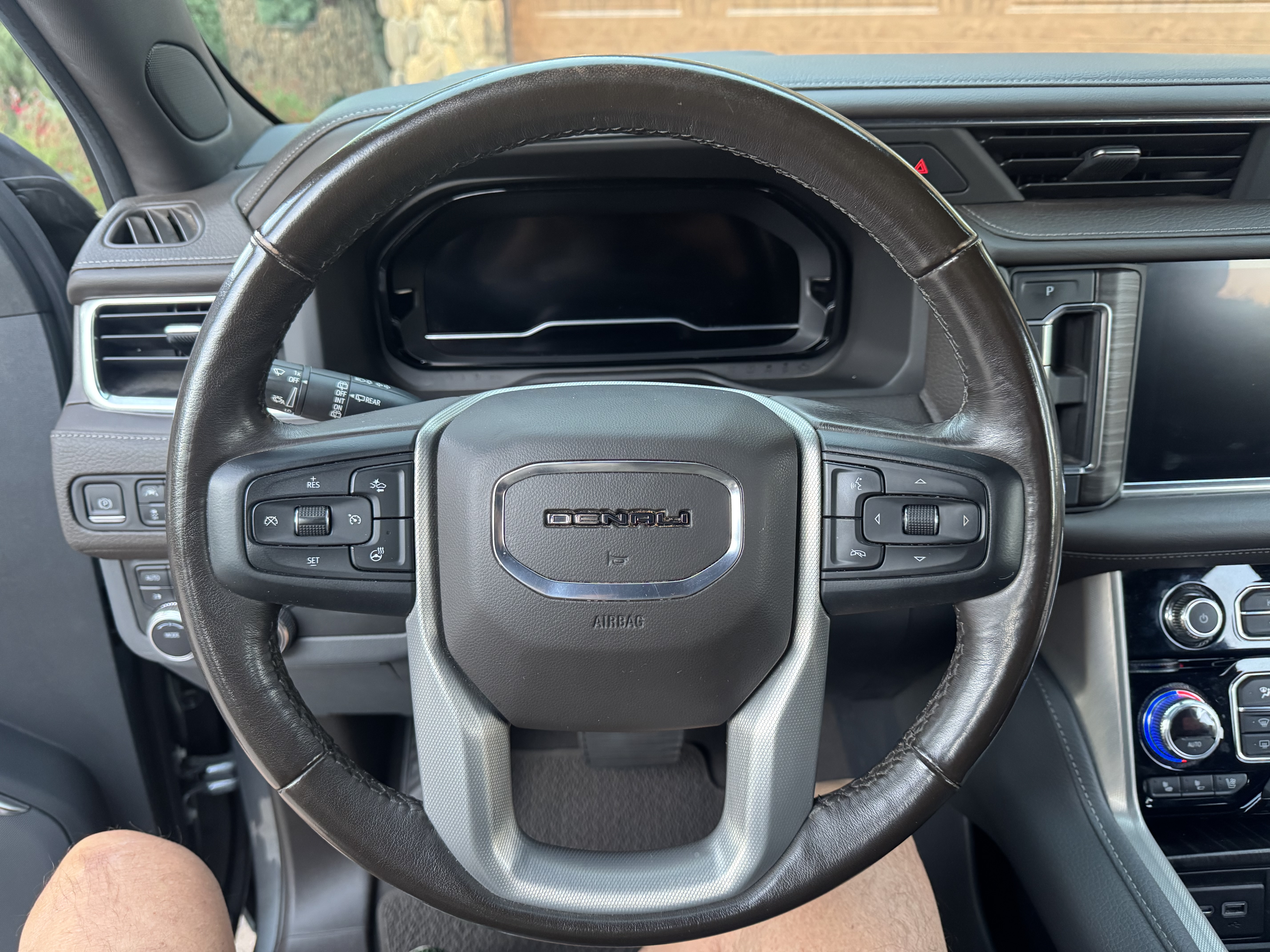 Used 2022 GMC Yukon Denali AWD/4WD image 17