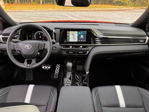 Used 2025 Toyota Camry SE w/ Convenience Package FWD image 16