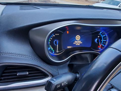 Used 2018 Chrysler Pacifica Limited w/ Advanced Safetytec Group image 12