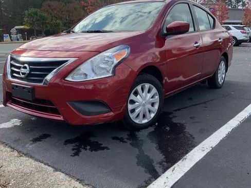 Used 2016 Nissan Versa SV image 2