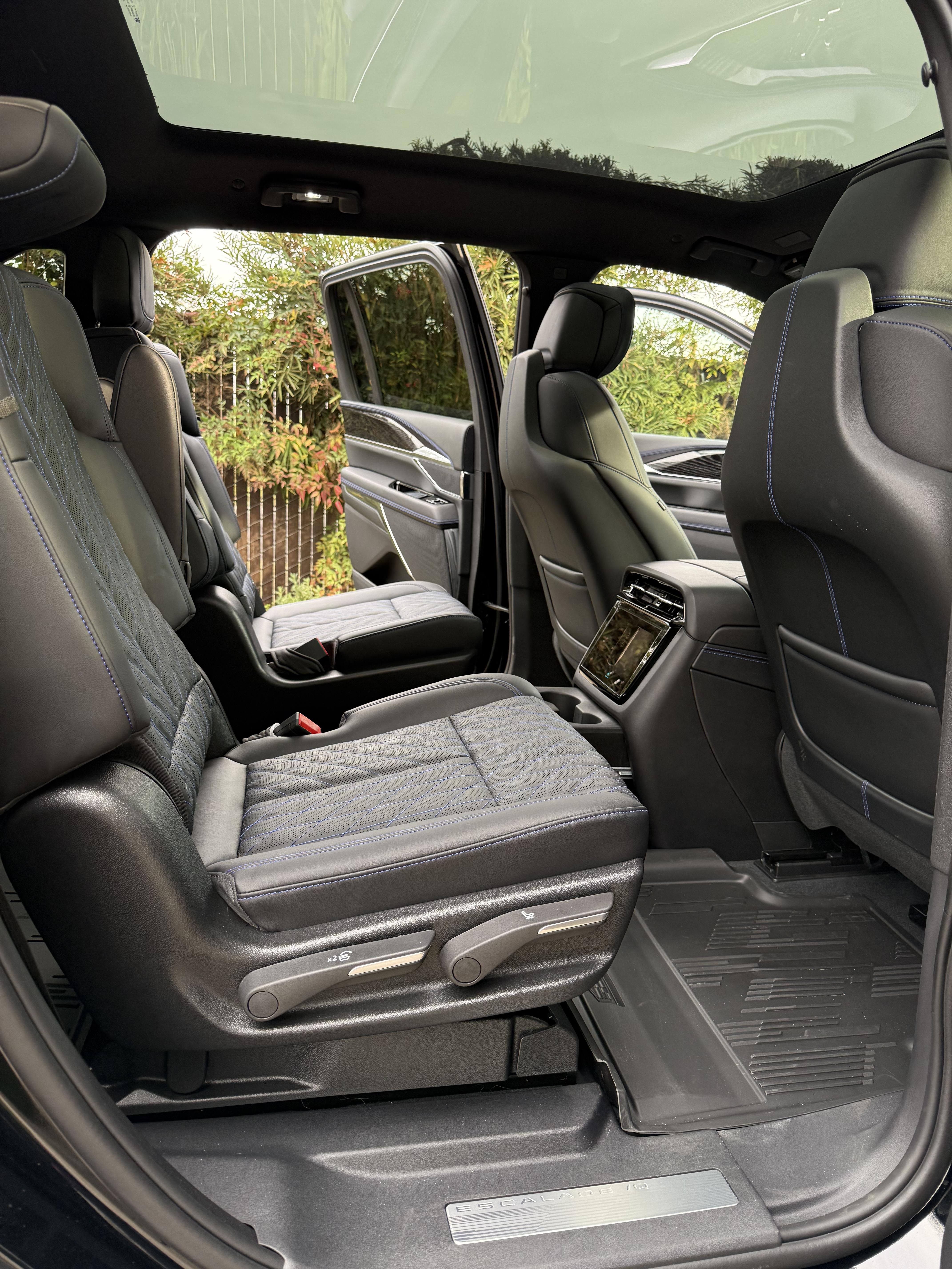 Used 2025 Cadillac Escalade IQ Sport 1 w/ Smart Trailering package AWD/4WD image 6