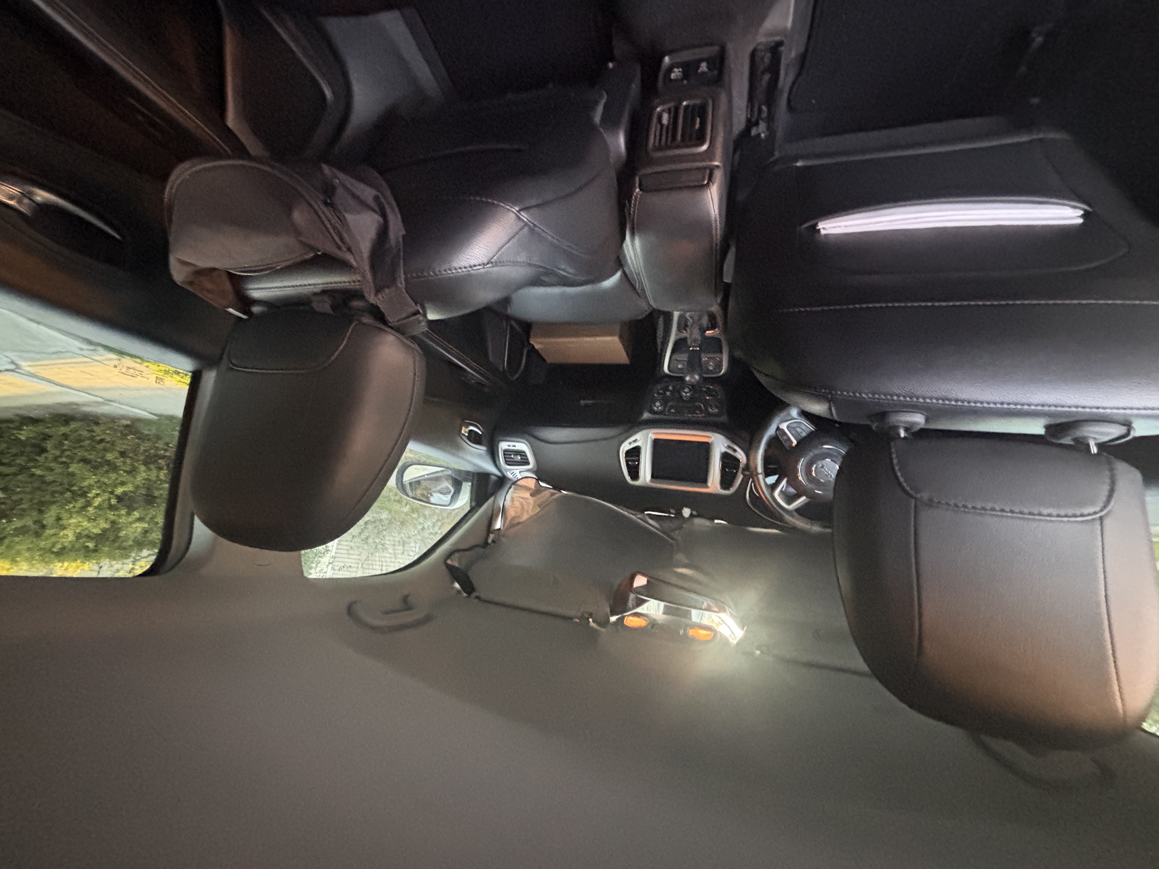 Used 2018 Jeep Compass Latitude w/ Popular Equipment Group FWD image 10
