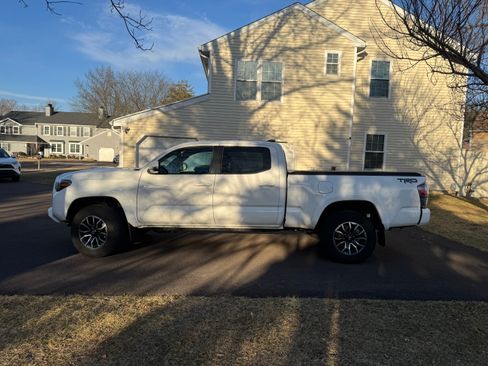 Used 2022 Toyota Tacoma TRD Sport image 5