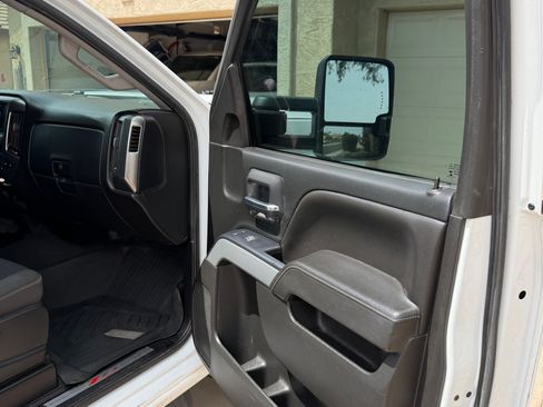 Used 2019 Chevrolet Silverado 2500 LT w/ LT Convenience Package image 6