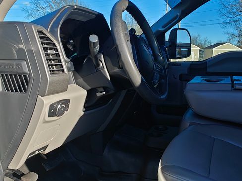 Used 2017 Ford F250 XL w/ STX Appearance Package image 8