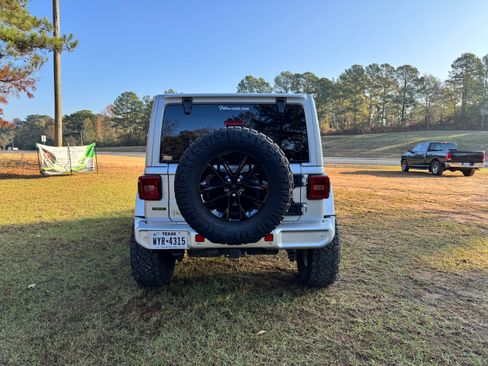 Used 2023 Jeep Wrangler Unlimited Sahara image 4