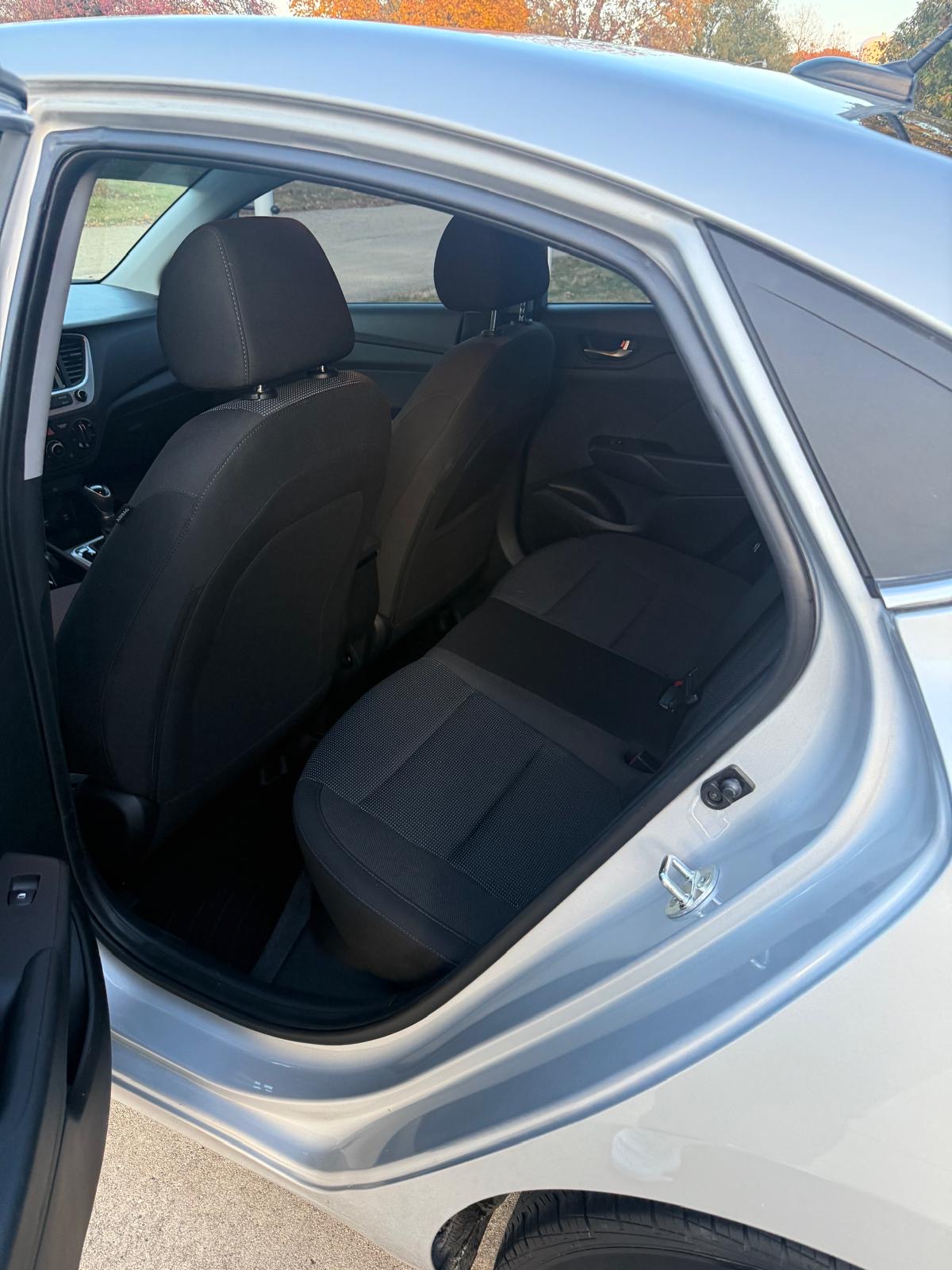 Used 2022 Hyundai Accent FWD image 9