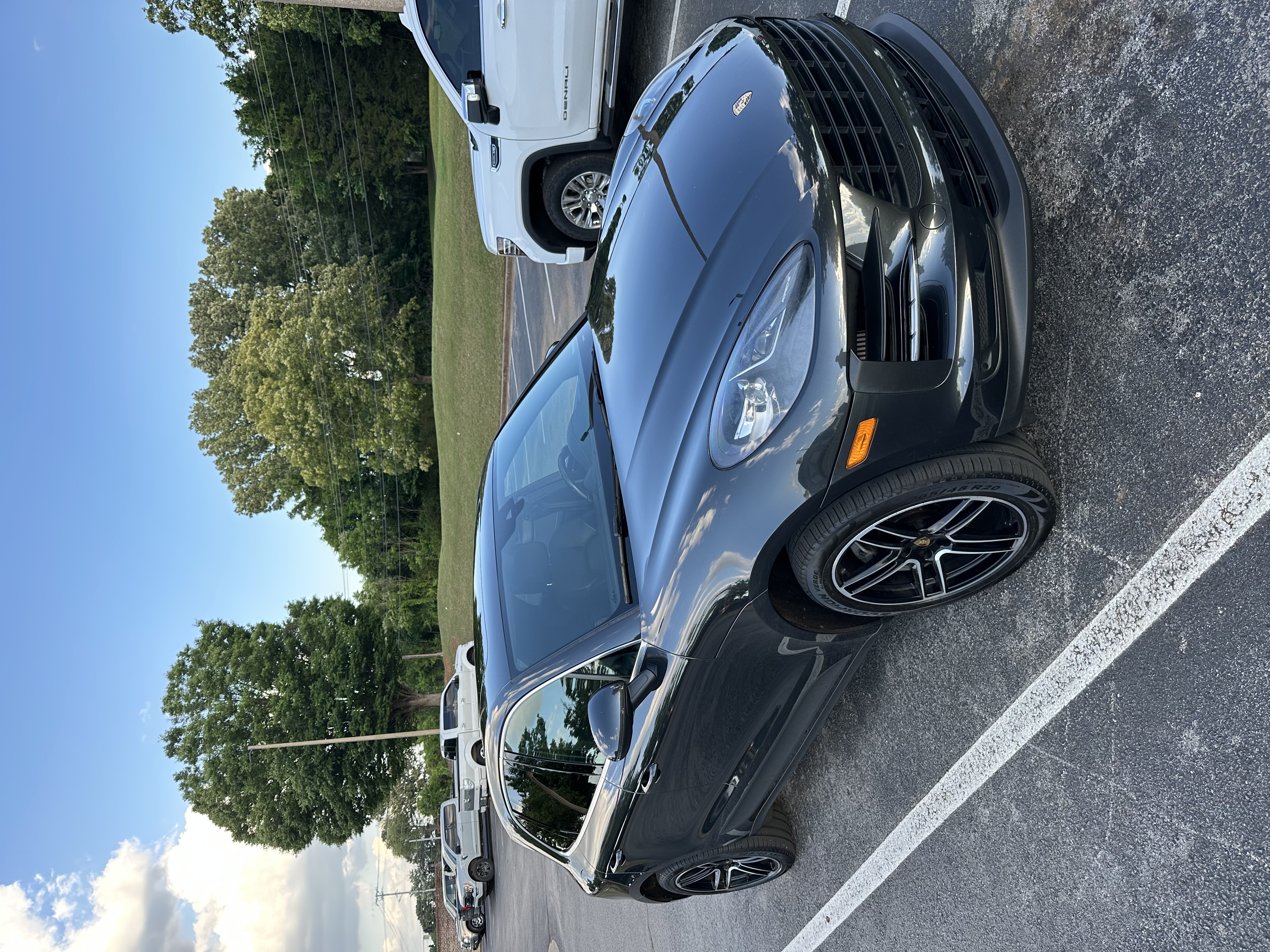 Used 2020 Porsche Macan S w/ Premium Package Plus AWD/4WD image 2