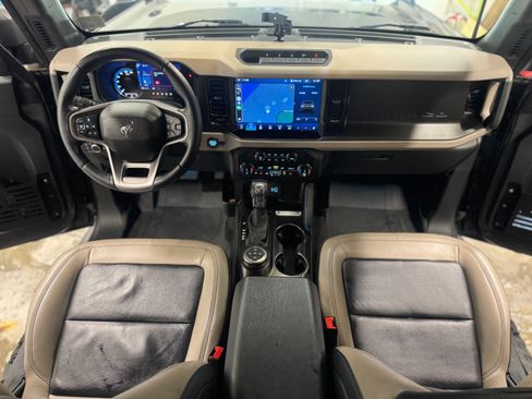 Used 2022 Ford Bronco Wildtrak image 9