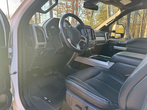 Used 2022 Ford F250 Lariat w/ Lariat Ultimate Package image 11