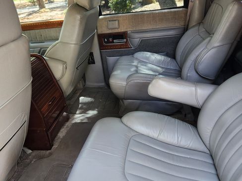 Used 1994 GMC Suburban 2500 image 23