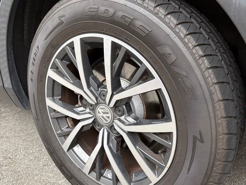 Used 2019 Volkswagen Tiguan SE w/ Panoramic Sunroof Package image 16