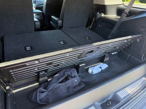 Used 2019 GMC Yukon SLT w/ Premium Edition AWD/4WD image 19