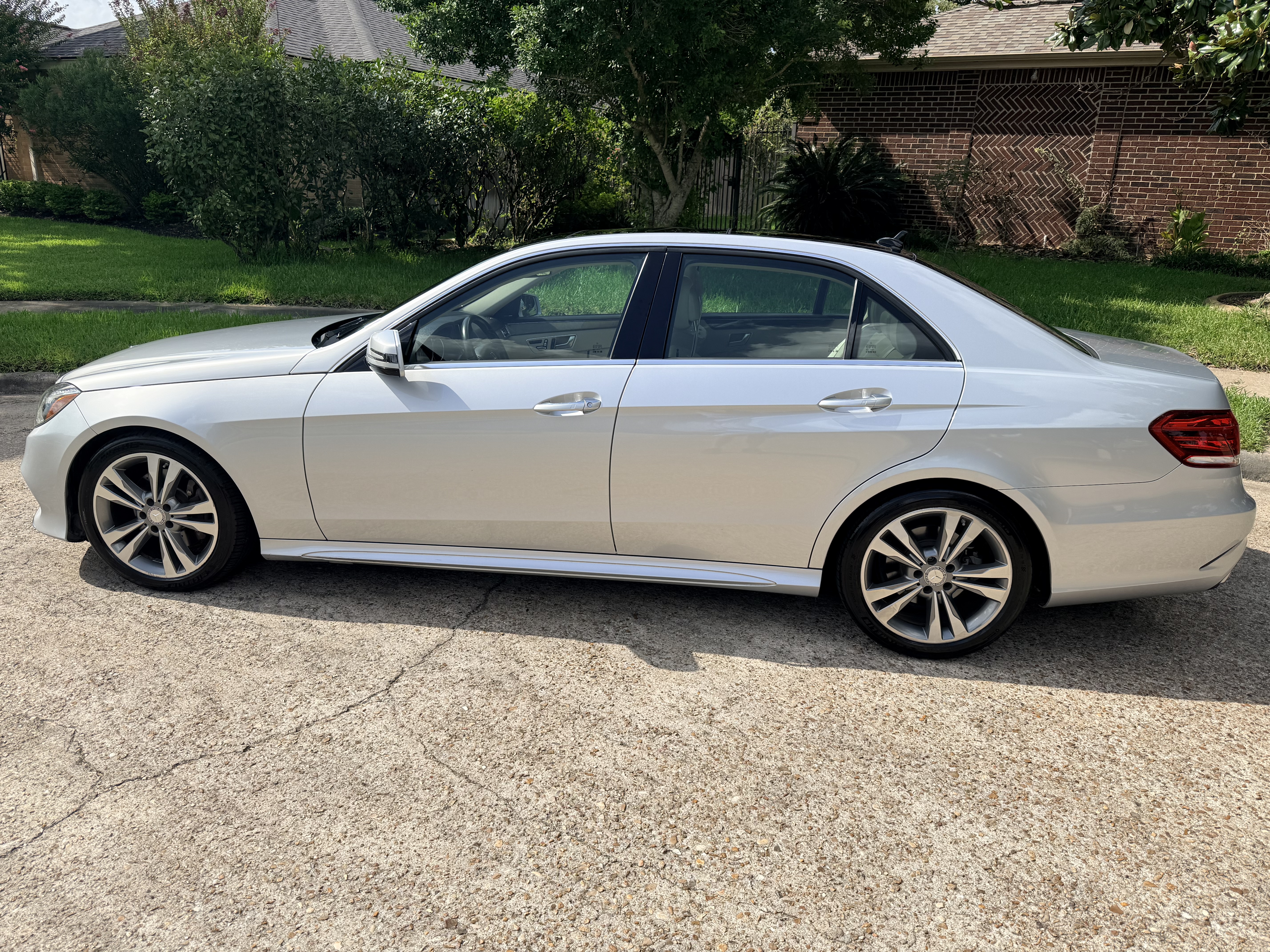 Used 2014 Mercedes-Benz E 350 Sedan image 4