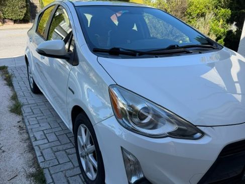 Used 2015 Toyota Prius C Three FWD image 4