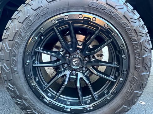 Used 2015 Ford F150 Lariat w/ Equipment Group 502A Luxury image 8