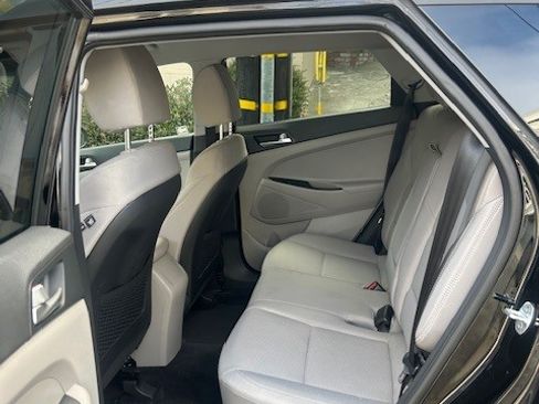 Used 2019 Hyundai Tucson SE image 9