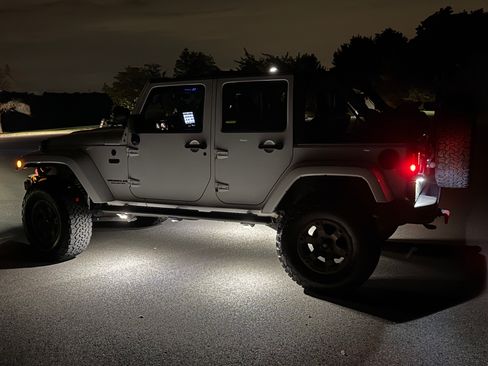 Used 2016 Jeep Wrangler Unlimited Sahara AWD/4WD image 6
