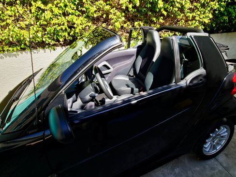 Used 2013 smart fortwo passion RWD image 6