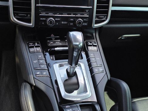 Used 2016 Porsche Cayenne AWD/4WD image 4