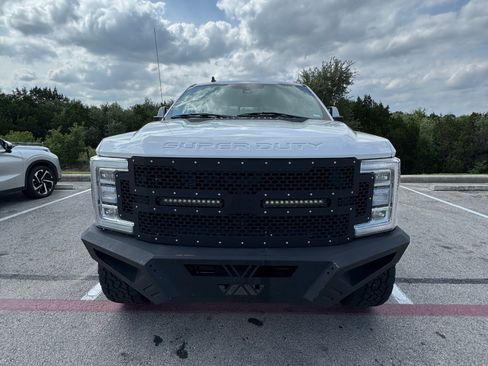 Used 2019 Ford F250 Lariat w/ Lariat Ultimate Package image 2