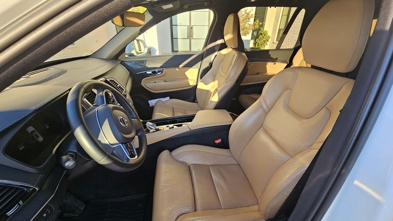 Used 2023 Volvo XC90 T8 Ultimate AWD/4WD image 13