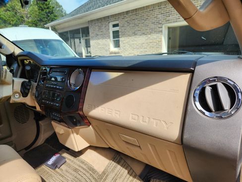 Used 2008 Ford F250 Lariat image 6