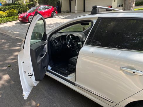 Used 2017 Volvo XC60 T6 Dynamic w/ Protection Package image 12