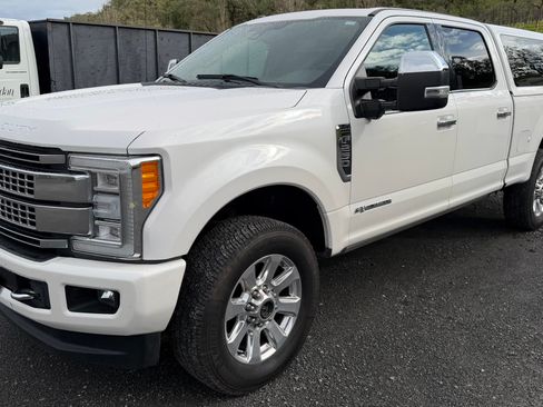 Used 2018 Ford F250 Platinum w/ Platinum Ultimate Package image 4