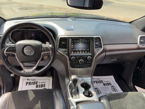 Used 2017 Jeep Grand Cherokee Altitude AWD/4WD image 12