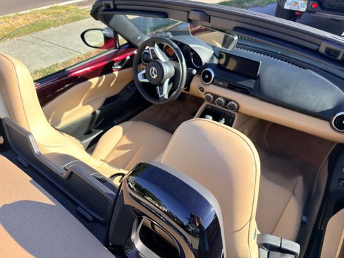 Used 2025 MAZDA MX-5 Miata image 10