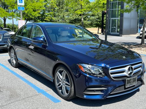 Used 2018 Mercedes-Benz E 300 4MATIC image 14