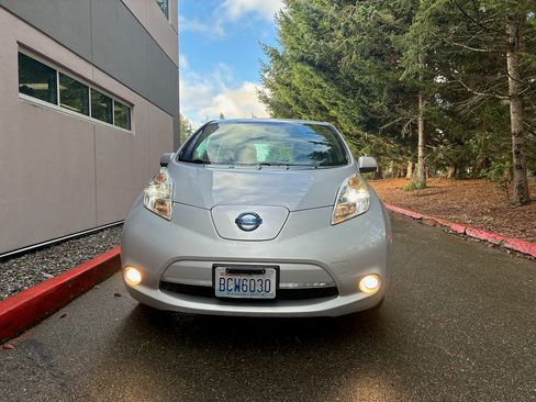 Used 2013 Nissan Leaf SL image 10