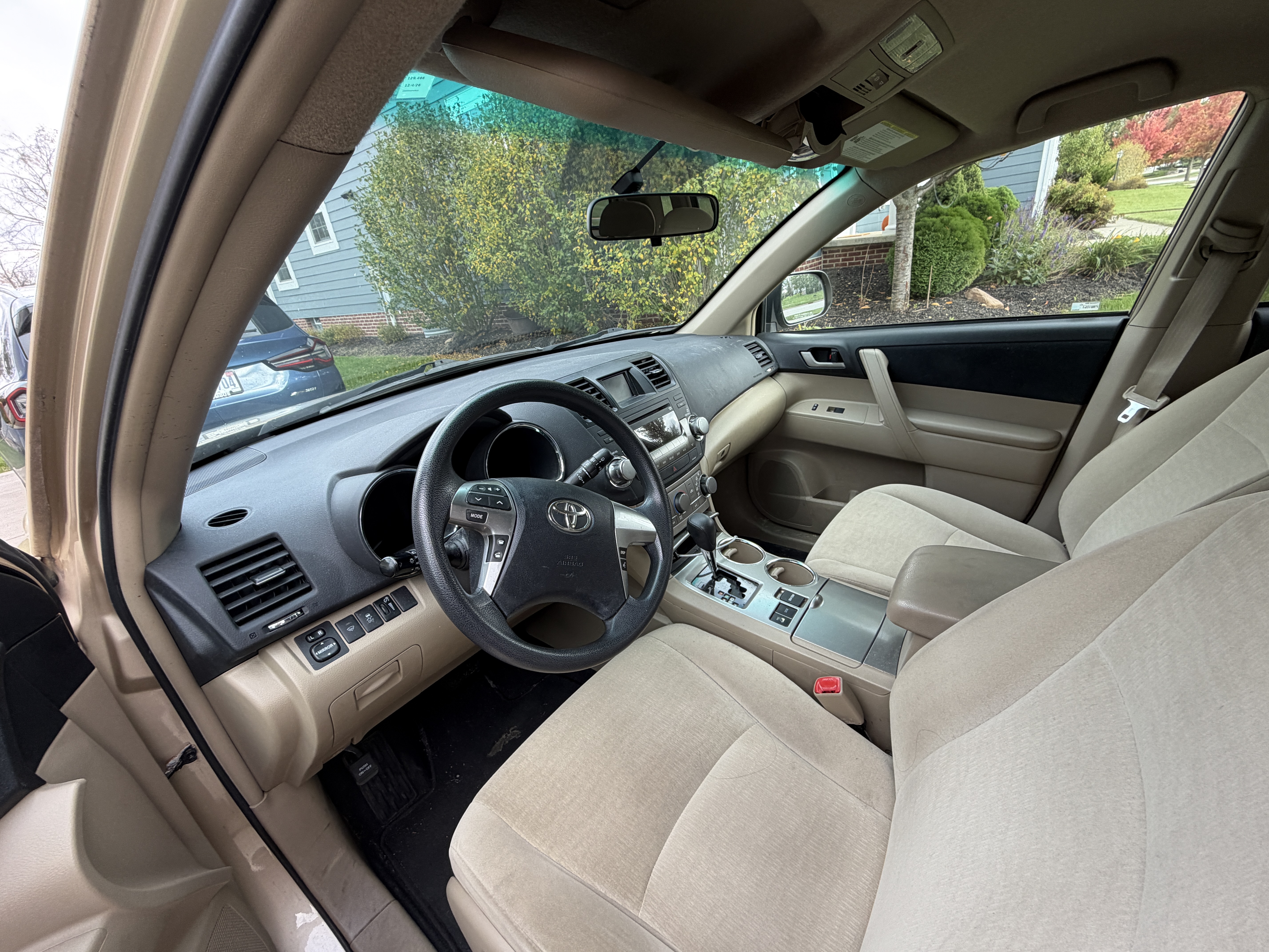 Used 2011 Toyota Highlander 4WD w/ Tech Pkg image 2