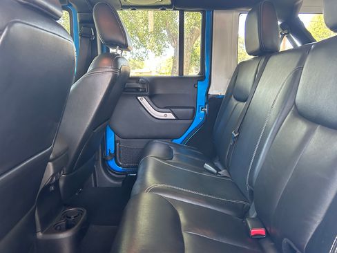 Used 2014 Jeep Wrangler Unlimited Sahara w/ Connectivity Group image 14