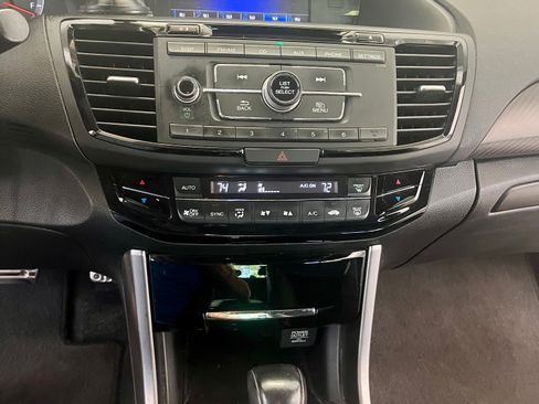 Used 2017 Honda Accord Sport image 10
