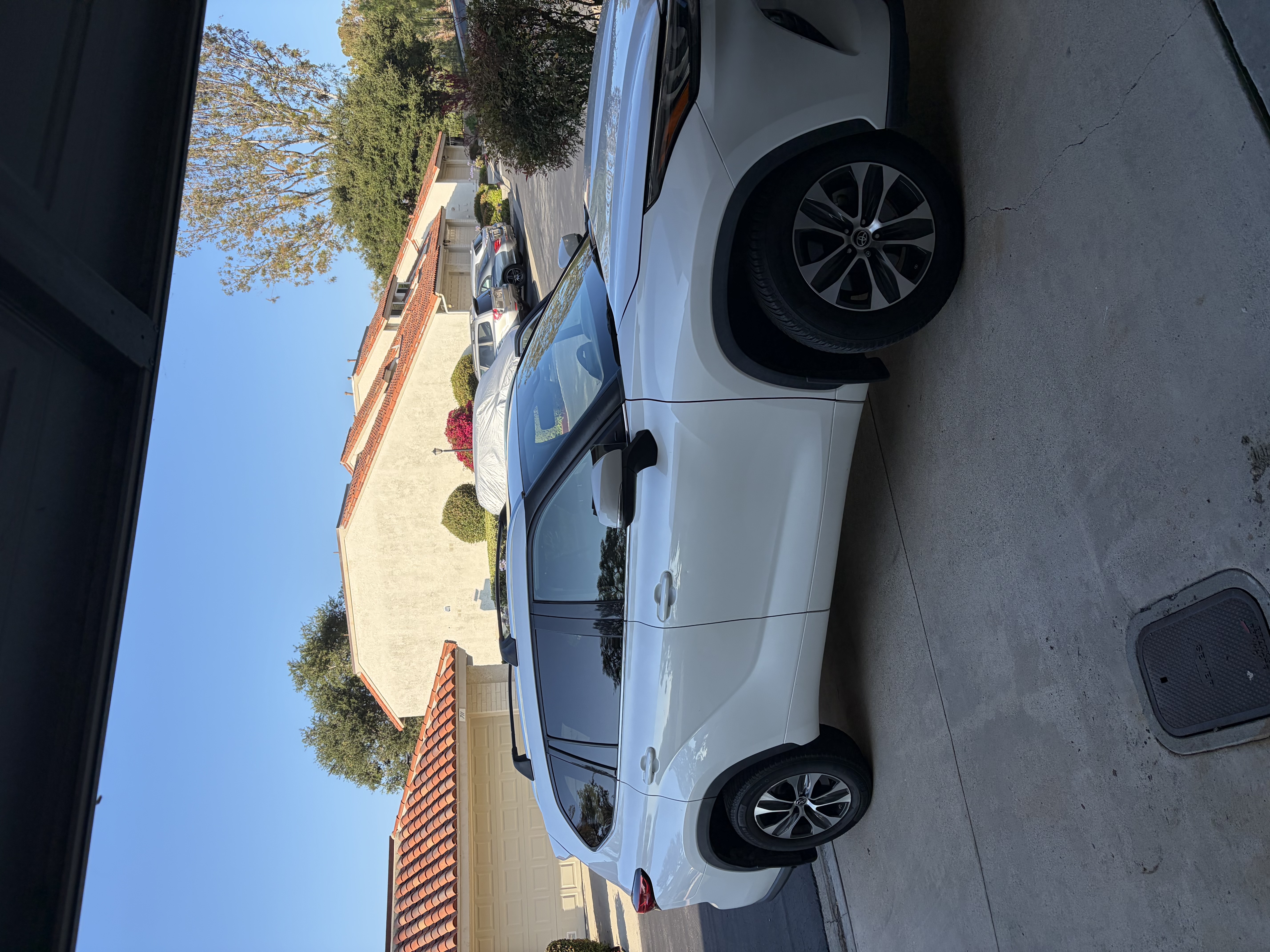 Used 2020 Toyota Highlander XLE AWD/4WD image 4